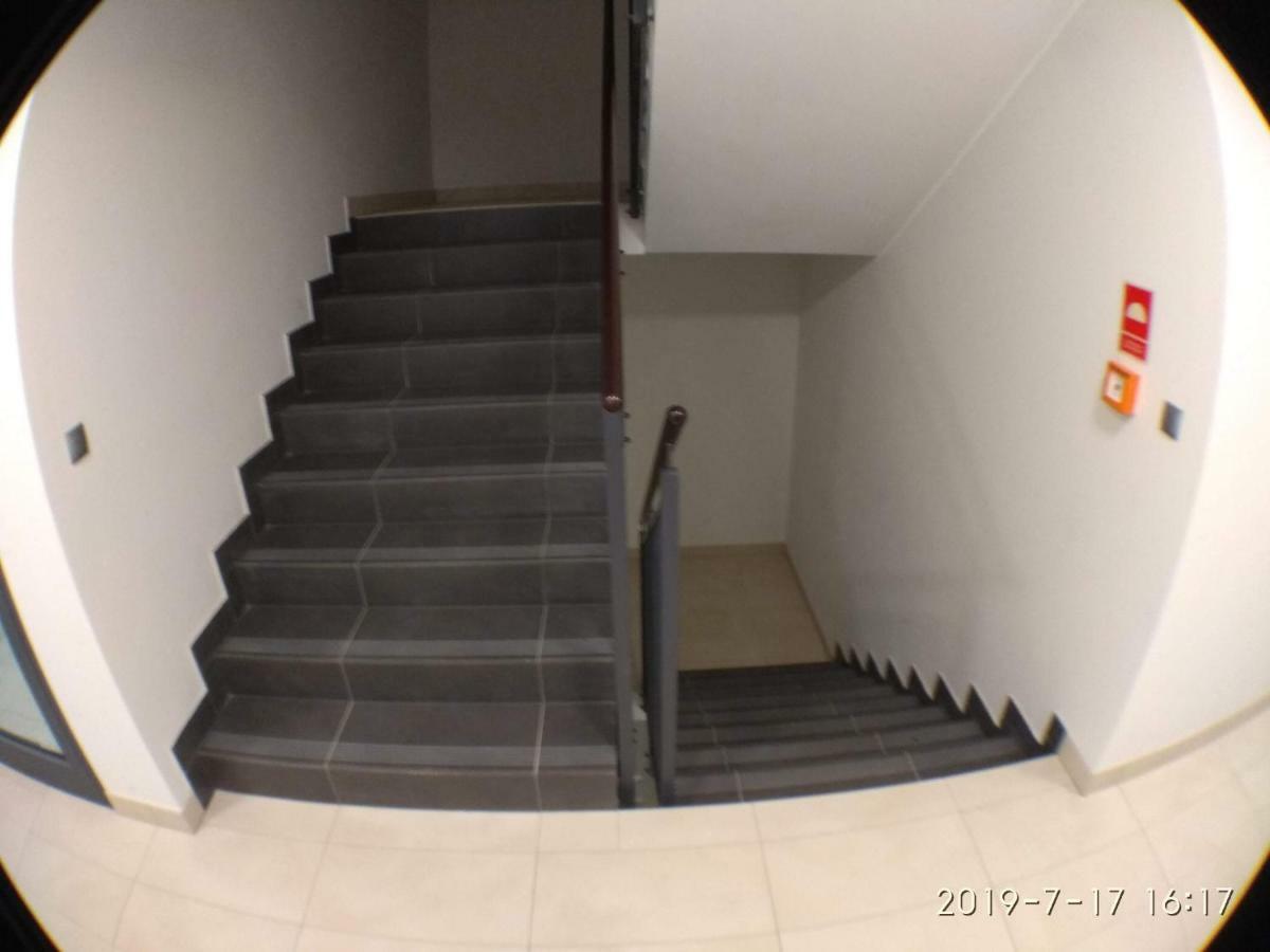 1120 Smialego 41 - Tanie Pokoje W Apartamencie - Samodzielne Zameldowanie - Self Check In Poznan Ngoại thất bức ảnh